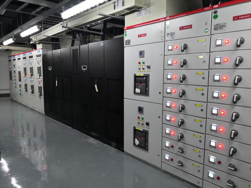 电柜.jpg 电柜.jpg